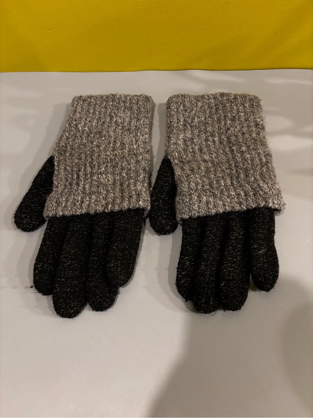 Women’s Two-Tone Knit Convertible Gloves – Gray and Black